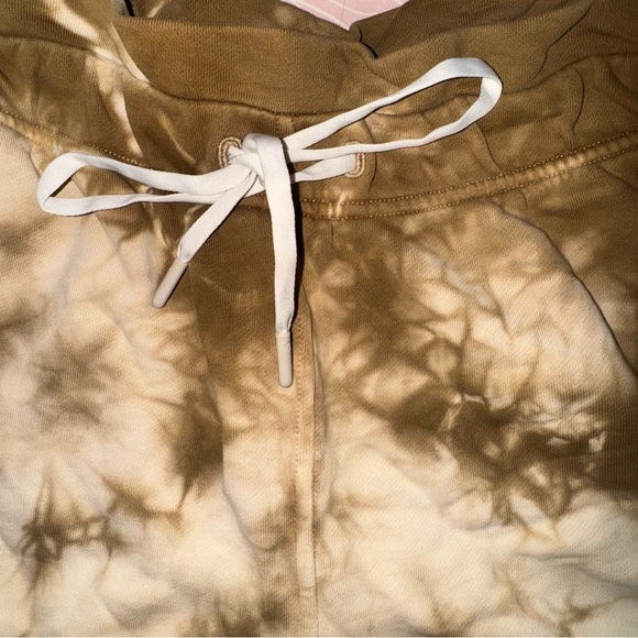 Lululemon Inner Glow High-Rise Short 3" on earth-dye 10 - Picture 5 of 8